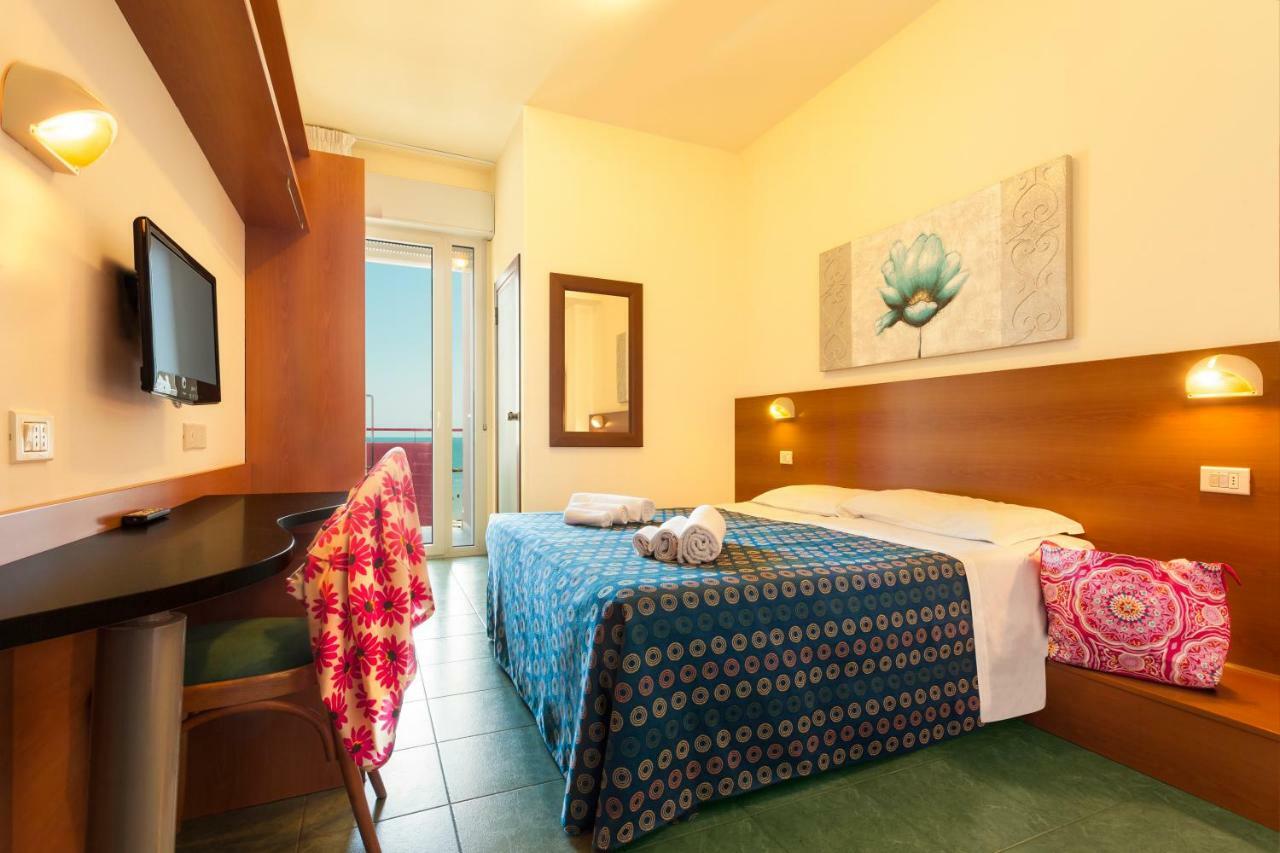 Hotel Atlantic Vista Mare Πέζαρο Εξωτερικό φωτογραφία