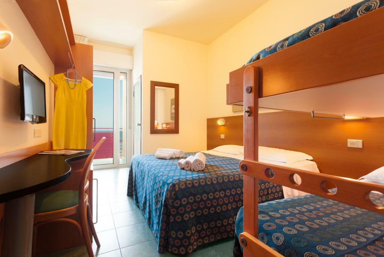 Hotel Atlantic Vista Mare Πέζαρο Εξωτερικό φωτογραφία