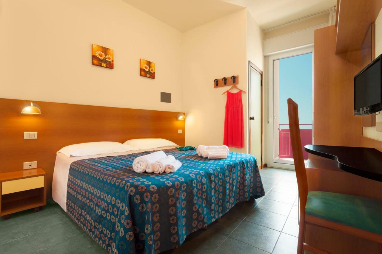 Hotel Atlantic Vista Mare Πέζαρο Εξωτερικό φωτογραφία