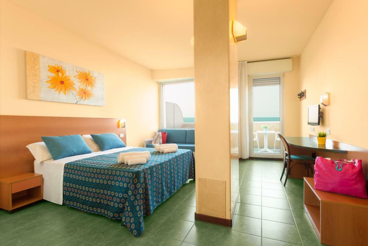 Hotel Atlantic Vista Mare Πέζαρο Εξωτερικό φωτογραφία