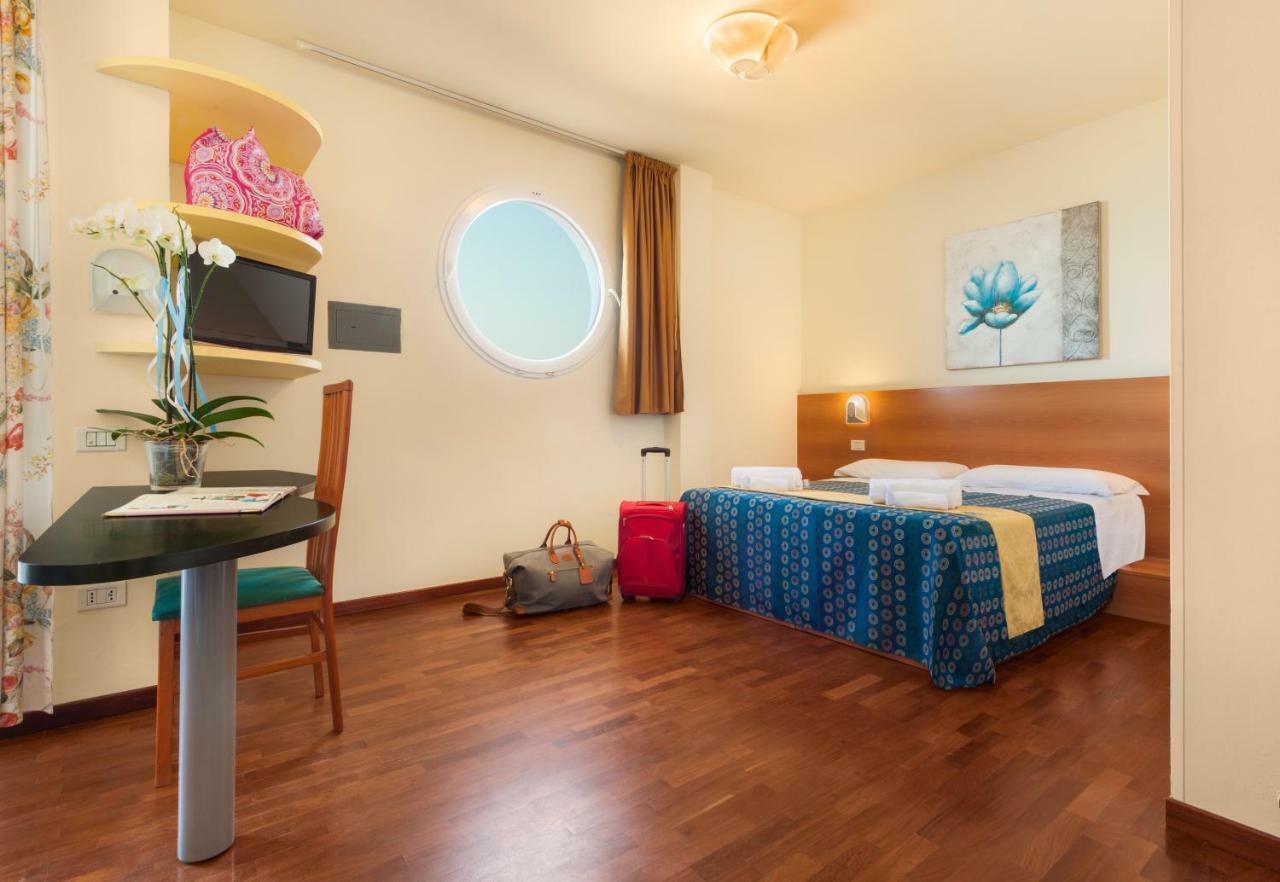 Hotel Atlantic Vista Mare Πέζαρο Εξωτερικό φωτογραφία