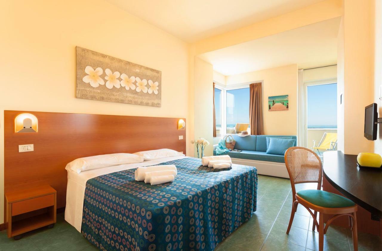 Hotel Atlantic Vista Mare Πέζαρο Εξωτερικό φωτογραφία