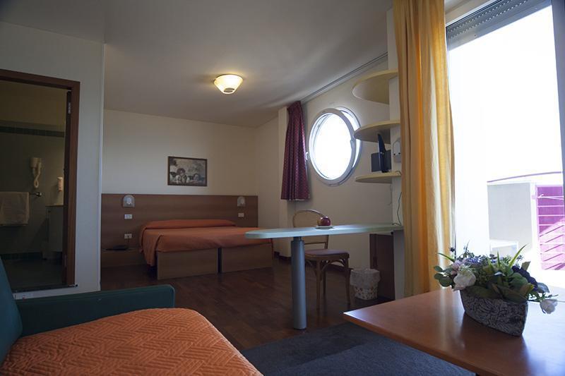 Hotel Atlantic Vista Mare Πέζαρο Εξωτερικό φωτογραφία